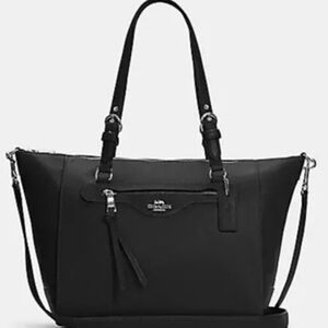 Gently used Coach black Kleo. Perfect for everyday wear even into the office